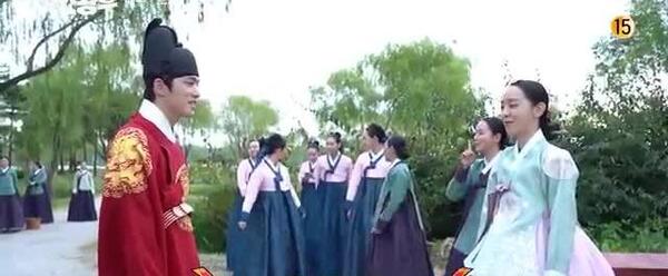 عکس پشت صحنه آقای ملکه قسمت ۵