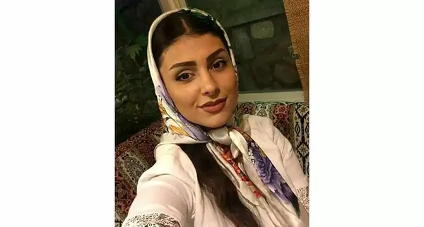 عکس لاله مرزبان در خارج