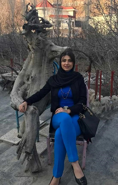عکس لاله مرزبان در خارج