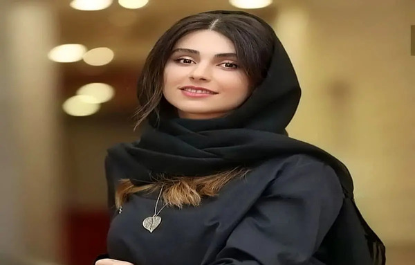 عکس لاله مرزبان و خواهرش