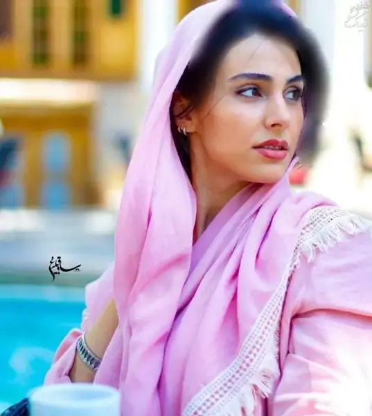 عکس لاله مرزبان در هوش سیاه
