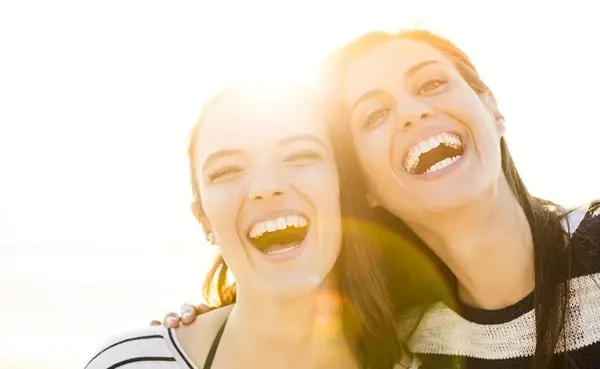 عکس چند دوست کنار هم