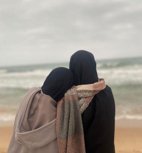 عکس دوتا دوست چادری