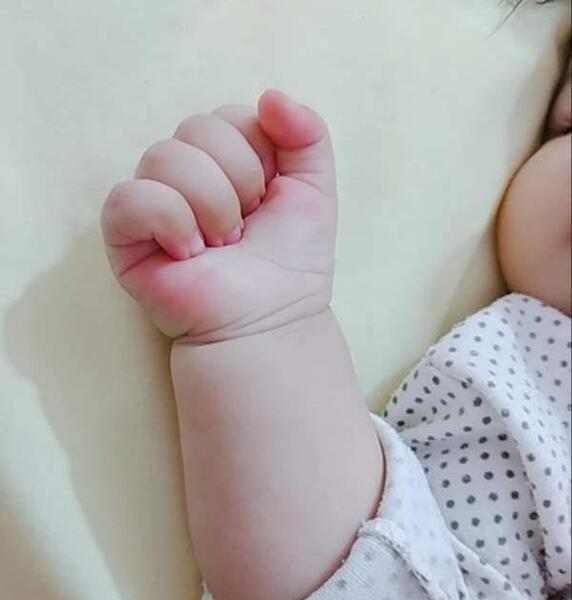 عکس مچ دست نی نی سایت