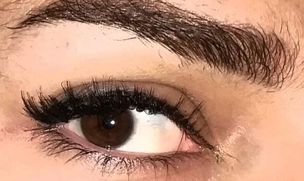 عکس مژه هاتون نی نی سایت