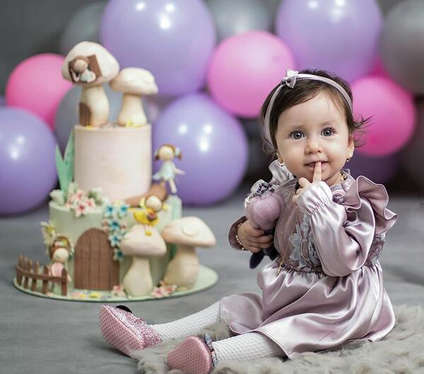 دخترم از خودش عکس گرفته نی نی سایت
