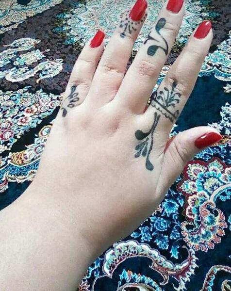 عکس دست خودتون و شوهرتون نی نی سایت