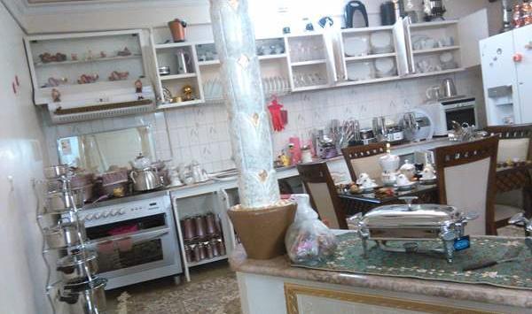 عکس از داخل کابینت آشپزخانه نی نی سایت