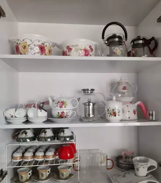 عکس از داخل کابینت آشپزخانه نی نی سایت