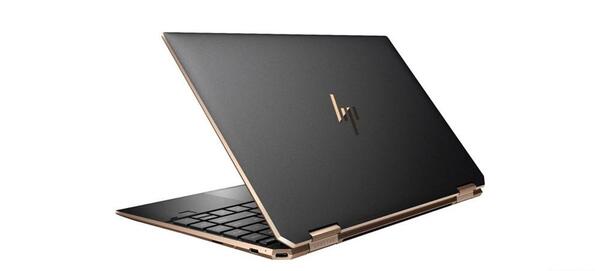 عکس فیلم دیدن با لپ تاپ