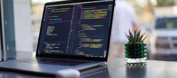 عکس لپ تاپ برنامه نویسی