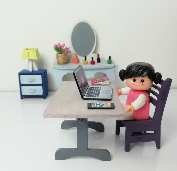 عکس لپ تاپ مینیاتوری