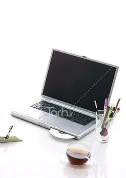 عکس لپ تاپ با قهوه