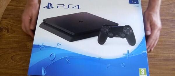 عکس دستگاه بازی ps4