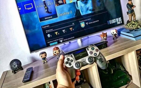 عکس دستگاه بازی ps4