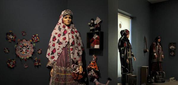 عکس عروسک بازی مرکب در موزه