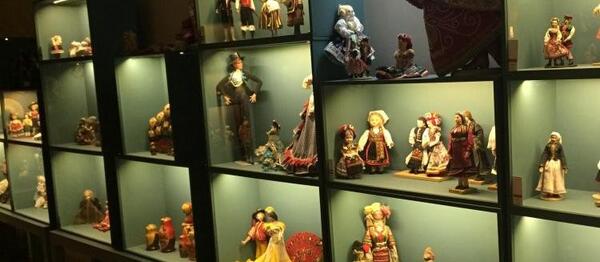عکس عروسک بازی مرکب در موزه