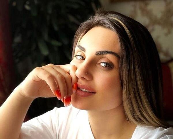 عکس خواننده درسته بازی خوبه