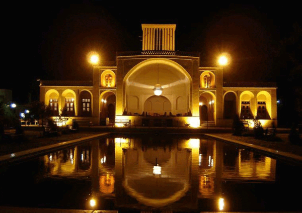 عکس جاهای دیدنی شهر یزد در شب