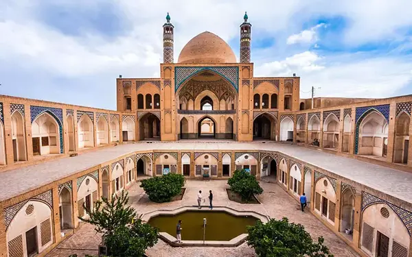 عکس جاهای دیدنی کاشان گلاب گیری