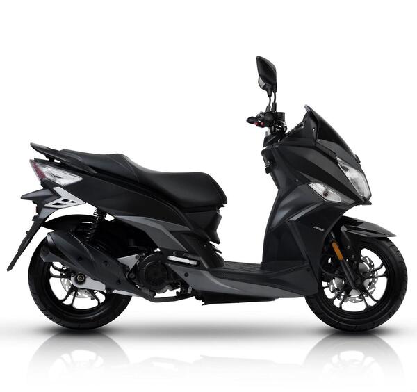عکس موتور sym j200