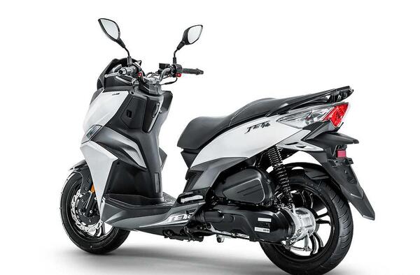 عکس موتور sym j200