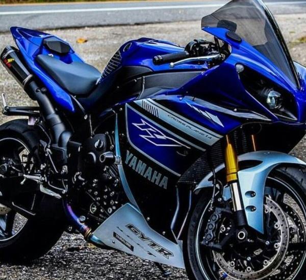 عکس موتور yamaha r1