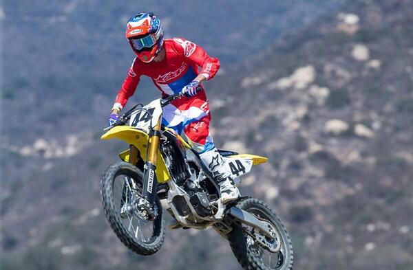 عکس موتور crf 450 برای تصویر زمینه