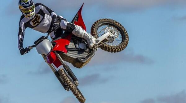 عکس موتور crf 450 برای تصویر زمینه