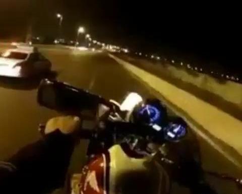 سنگین عکس موتور تصادفی در شب