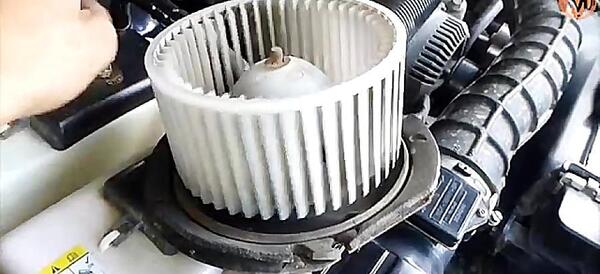 عکس موتور فن پژو 405