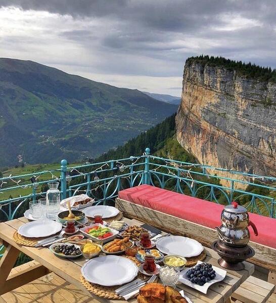 عکس سفره صبحانه در طبیعت