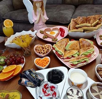 عکس سفره صبحانه در طبیعت