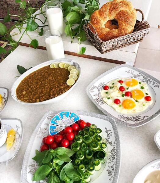 عکس سفره صبحانه در طبیعت