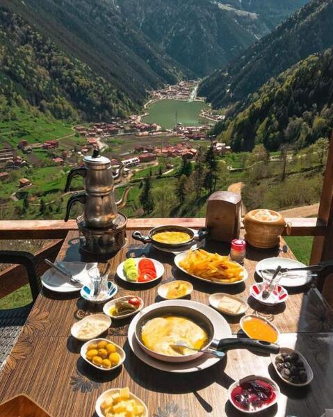 عکس سفره صبحانه در طبیعت