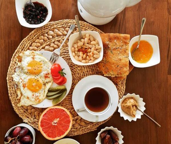عکس سفره صبحانه در طبیعت