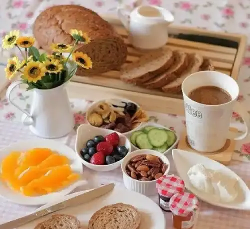 عکس سفره صبحانه در طبیعت