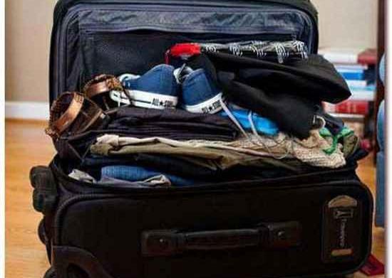 عکس بستن چمدان برای سفر