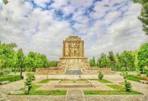 عکس آرامگاه فردوسی در شهر توس