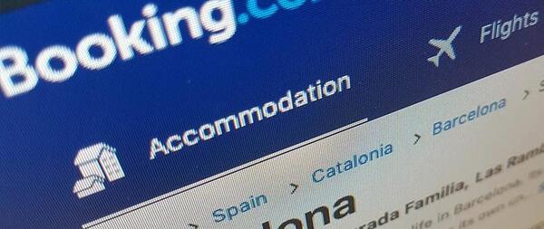 عکس چگونه از سایت booking هتل رزرو کنیم