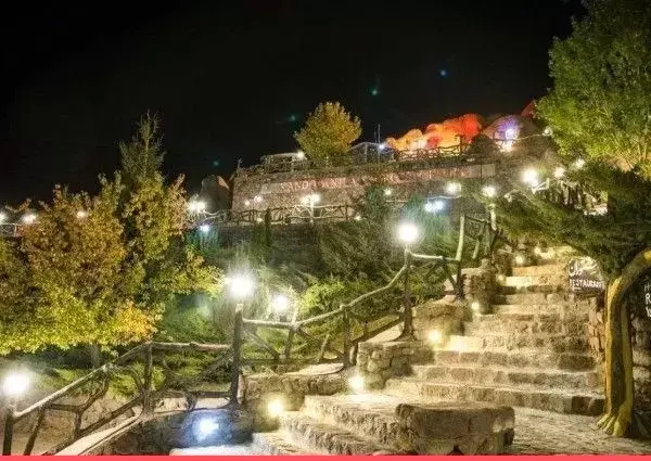 هتل صخره ای کندوان تبریز عکس