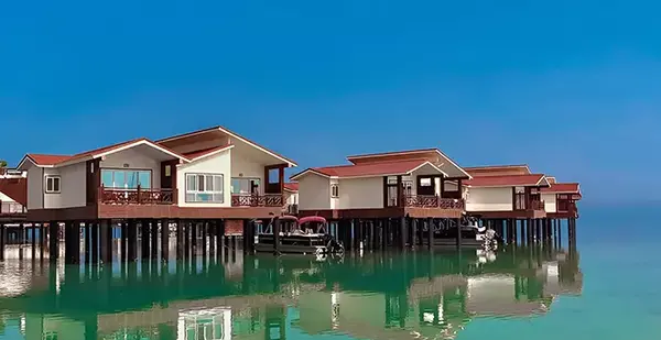 عکس هتل روی آب کیش