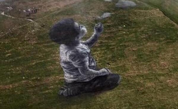 عکس نقاشی غول پیکر