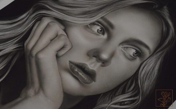 عکس نقاشی سیاه قلم چهره نیم رخ