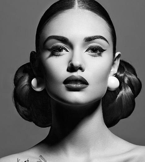 عکس نقاشی سیاه قلم چهره نیم رخ