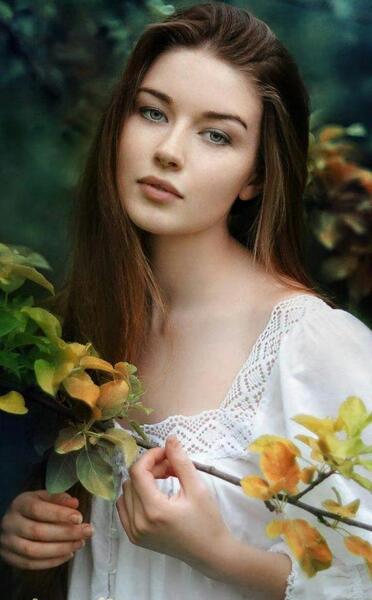 عکس های نقاشی چهره دختر با مداد رنگی