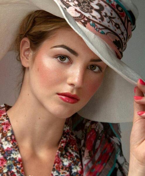 عکس های نقاشی چهره دختر با مداد رنگی