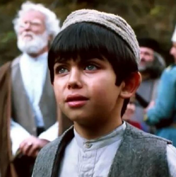 عکس فیلم در چشم باد