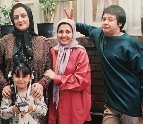 عکس بازیگر علی صادقی با خانواده