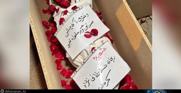 عکس واقعی کاپشن صورتی گوشواره قلبی